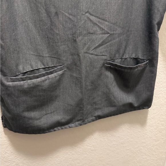 Figs Gray Scrub Short Sleeve Top Size M - Picture 4 of 5
